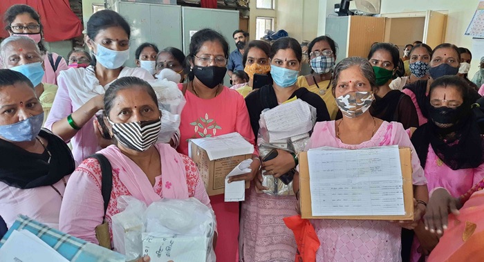 anganwadi workers in Mumbai return their useless phones and the app they had been instructed to use